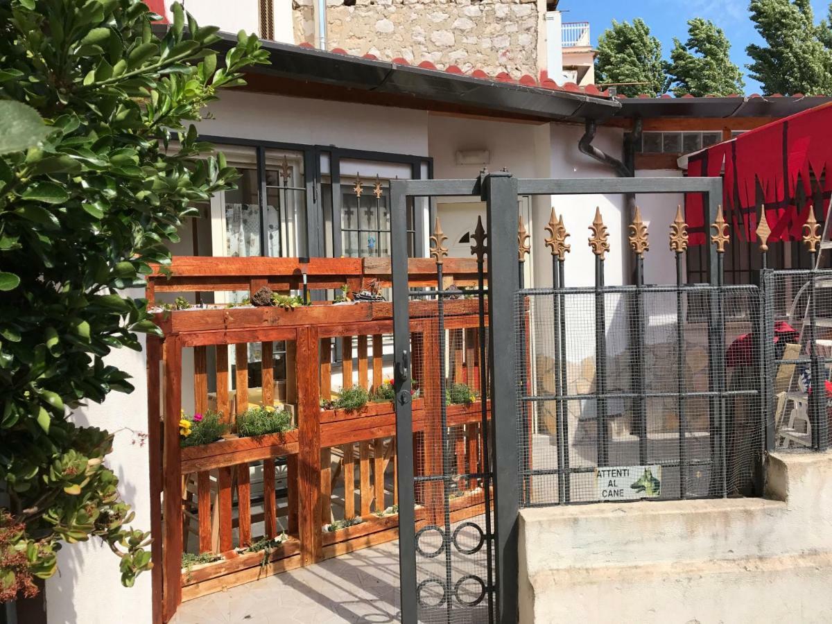 Nido D'Amore A Terracina Exterior photo